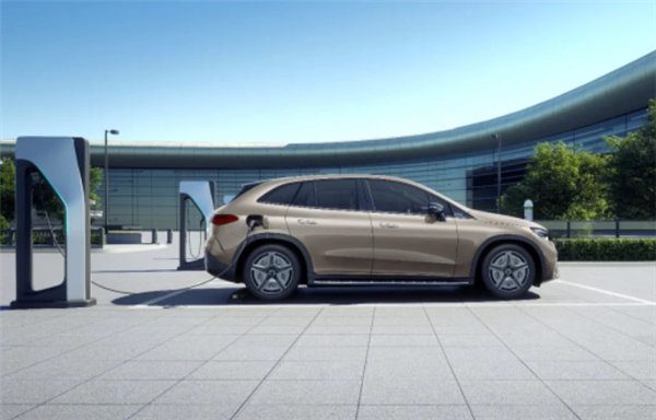 48.6萬起與轎車同價(jià) 奔馳EQE SUV上市:豪華電動(dòng)車標(biāo)桿(圖10) 48.6萬起與轎車同價(jià) 奔馳EQE SUV上市:豪華電動(dòng)車標(biāo)桿(圖10)