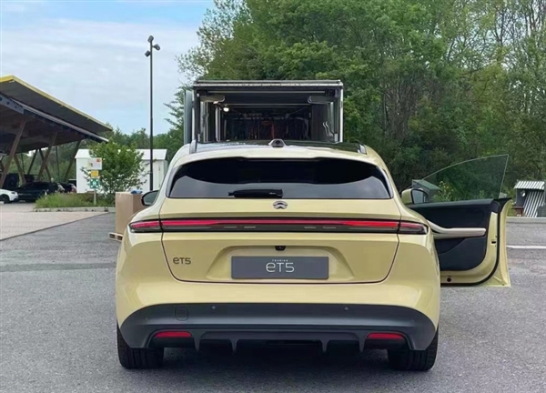 歐豪佬狂喜！蔚來ET5旅行版最新實車圖曝光：國內(nèi)賣30多萬買不？(圖4)