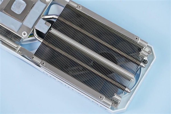 純白外殼淡雅清新！耕升RTX 4060 Ti踏雪顯卡圖賞(圖13)