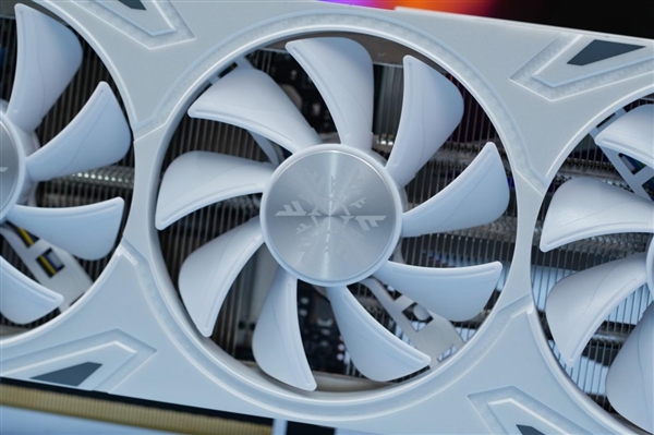 純白外殼淡雅清新！耕升RTX 4060 Ti踏雪顯卡圖賞(圖11)