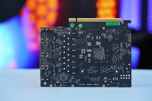 純白外殼淡雅清新！耕升RTX 4060 Ti踏雪顯卡圖賞(圖17)