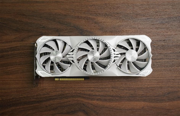 冉冉新星！耕升GeForce RTX 4060 Ti星極皓月OC+DLSS 3助力1080P光追極致體驗(yàn)！(圖4)